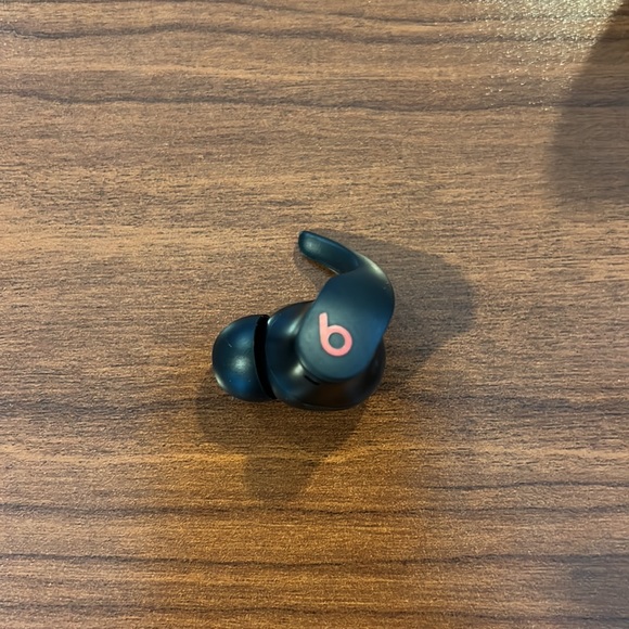 Beats Fit Pro Noise Cancelling Wireless Earbuds - Beats Black - Picture 4 of 7